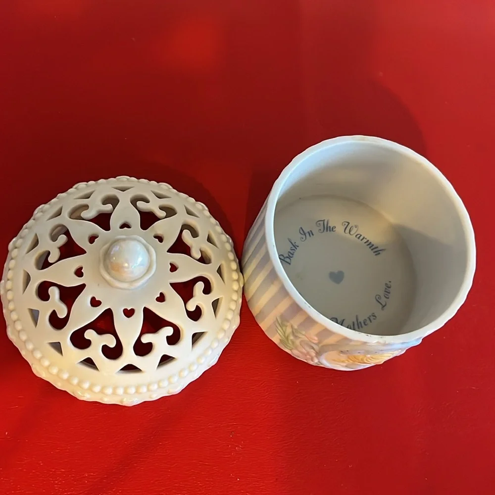 Precious Moment Decorative White and Cream Ceramic Trinket Box 3.75”T 3.5”W